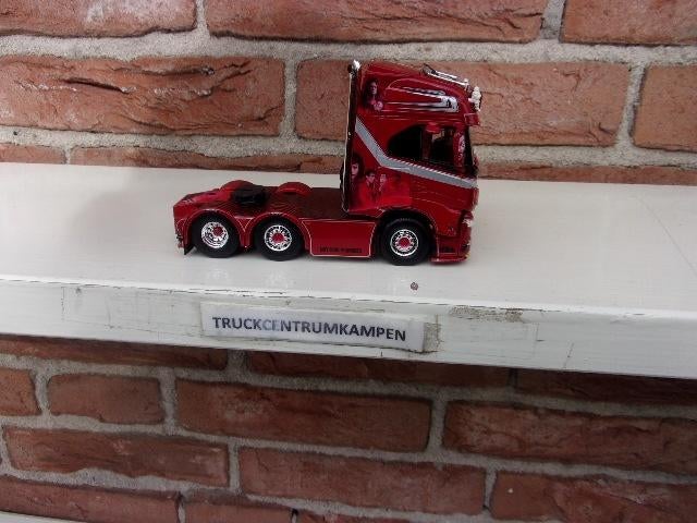 Tekno  Iveco  van  Weeda.  { la casa de papel.}