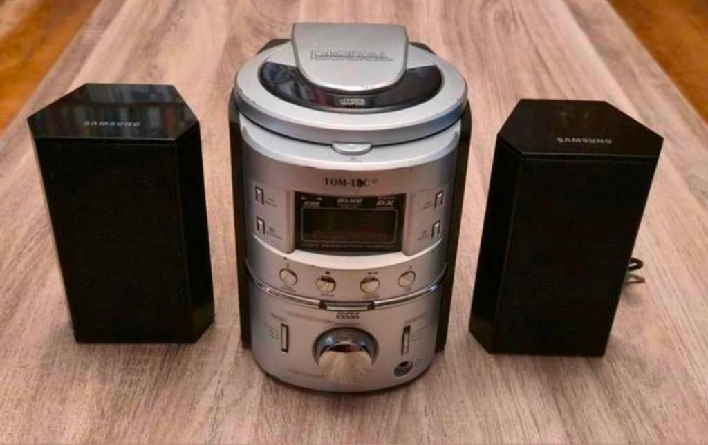 Radio doet het goed 2 geluidsboxen bij.
CD Player doet het n, Overige merken, Refurbished, Ophalen of Verzenden, Microset