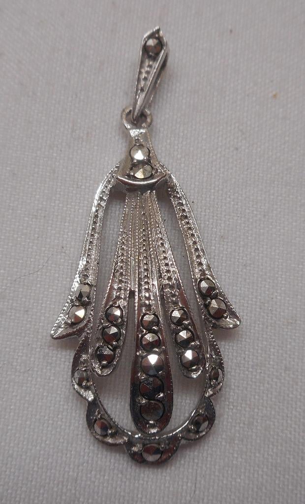Zilveren vintage hanger met markasiet nr.299, Verzenden, Zo goed als nieuw, Zilver, Zilver