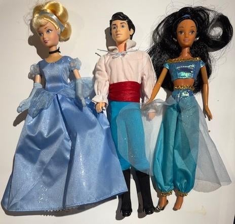 3 disney barbie, Ophalen of Verzenden, Overige figuren, Zo goed als nieuw, Beeldje of Figuurtje
