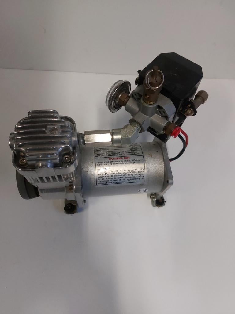 24V Luchthoorn Compressor - Krachtig en Betrouwbaar, Ophalen of Verzenden, Gebruikt, Universele onderdelen