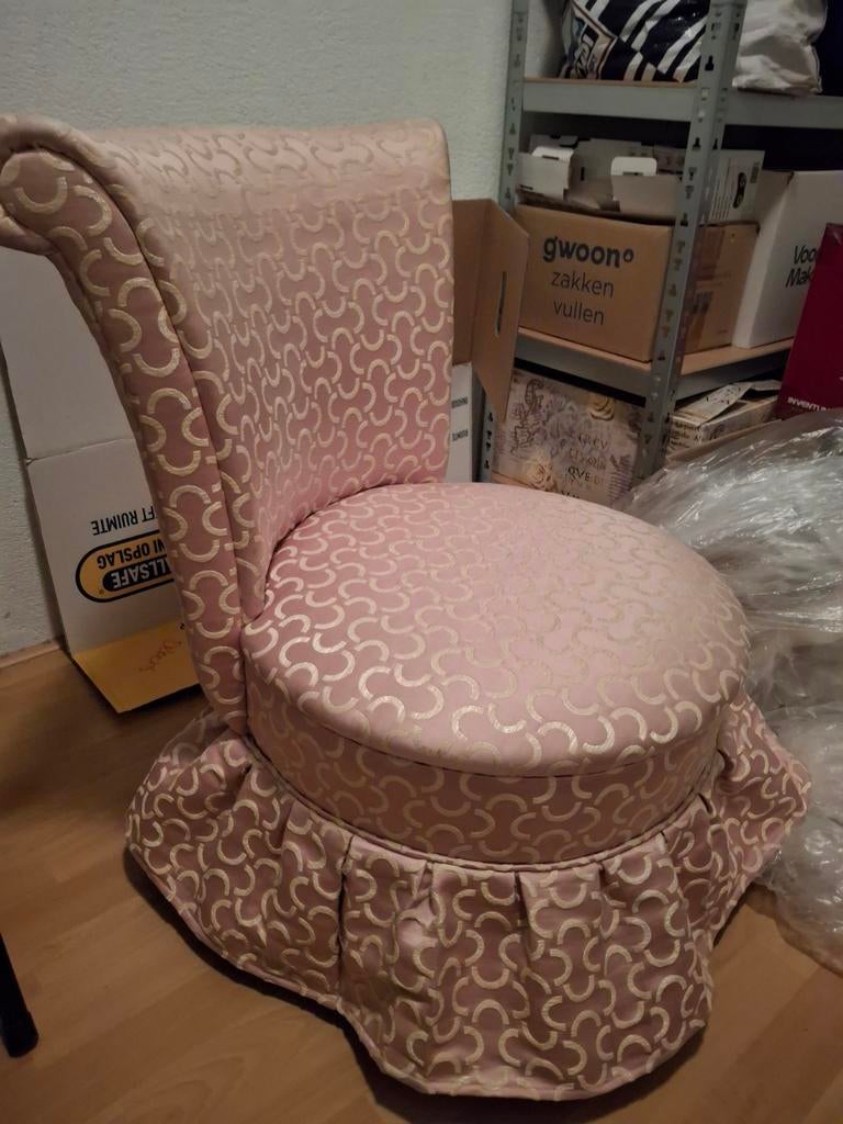Mooie boudoir stoel in zachtroze stof, Huis en Inrichting, Stoelen, Gebruikt, Overige kleuren, Ophalen of Verzenden, Boudoir
