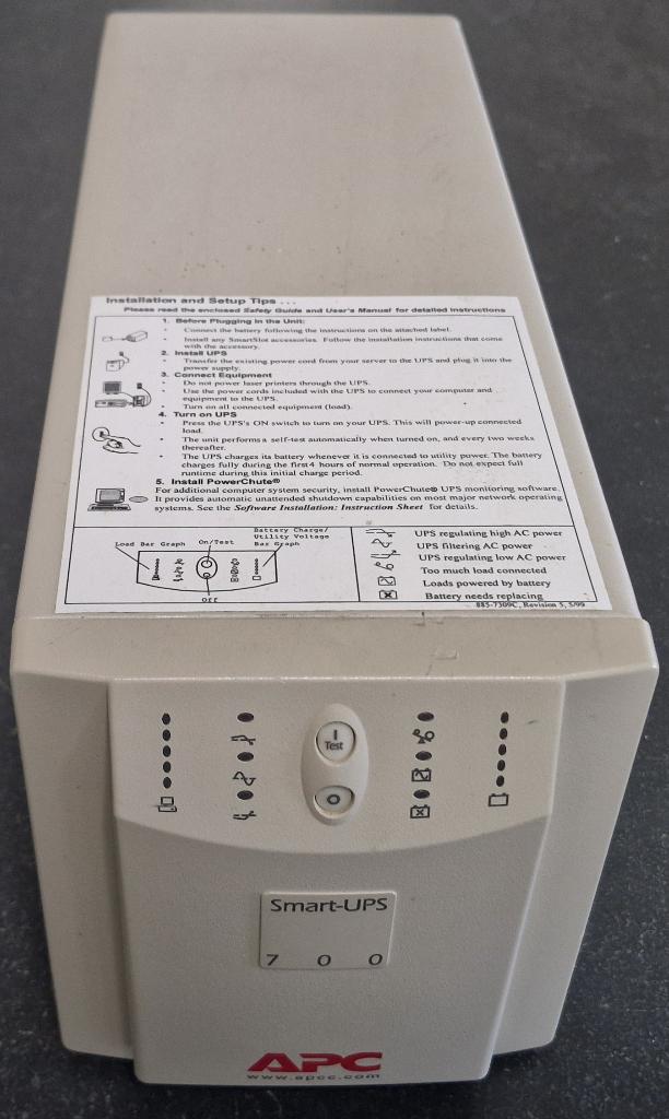 APC Smart-UPS 700 (Wit), Computers en Software, Noodvoedingen (UPS), Gebruikt, Ophalen of Verzenden