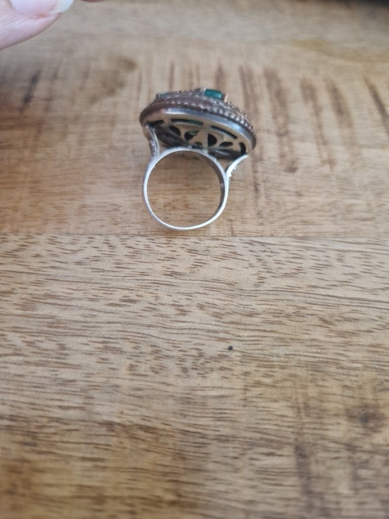 Antieke, zilveren ring met smaragden. Mt 17,5., Ophalen of Verzenden, Zilver, Ring, Met edelsteen