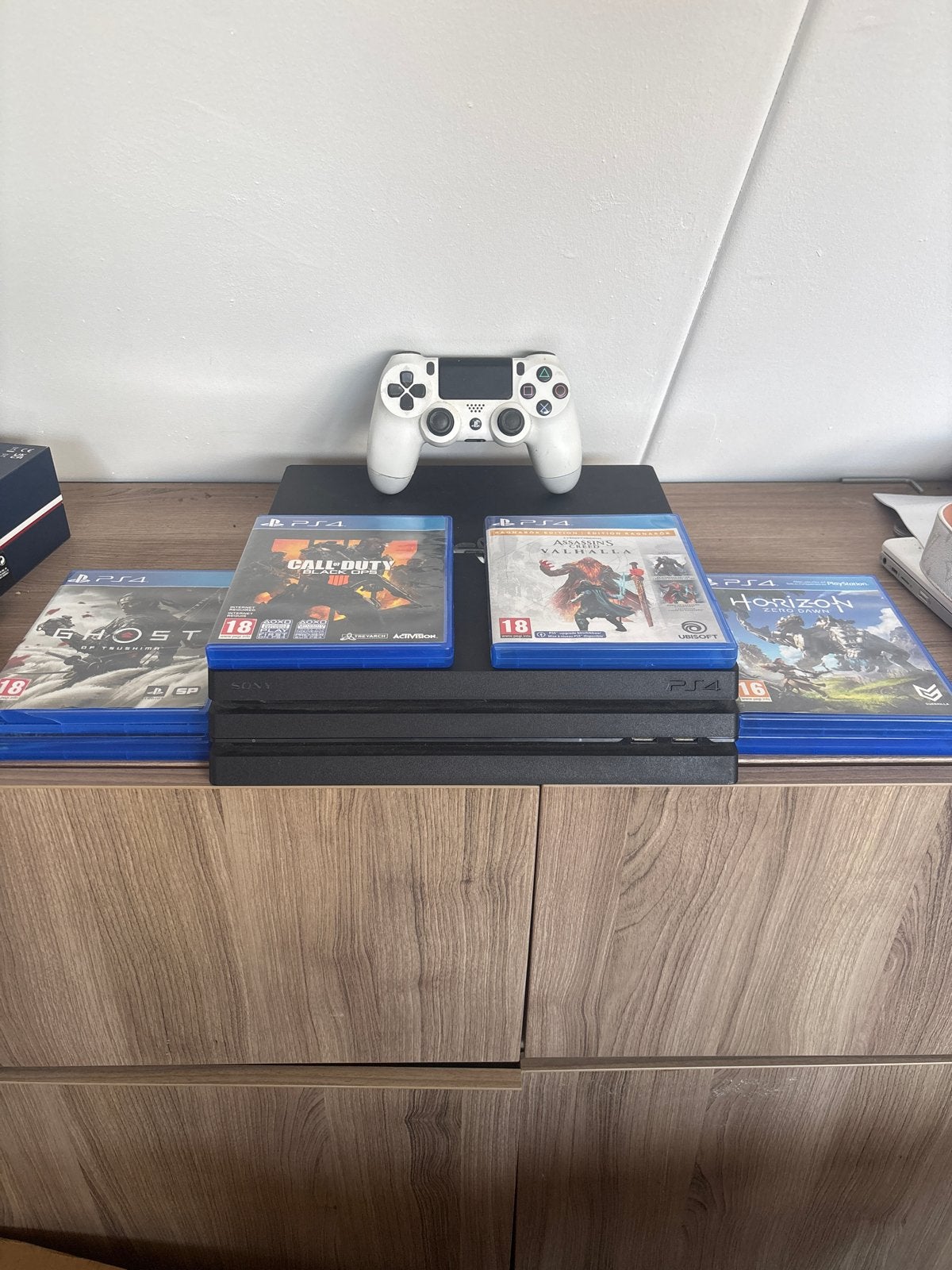 PlayStation 4 Pro 1tb met controller en 6 games, Spelcomputers en Games, Spelcomputers | Sony PlayStation 3, Zo goed als nieuw