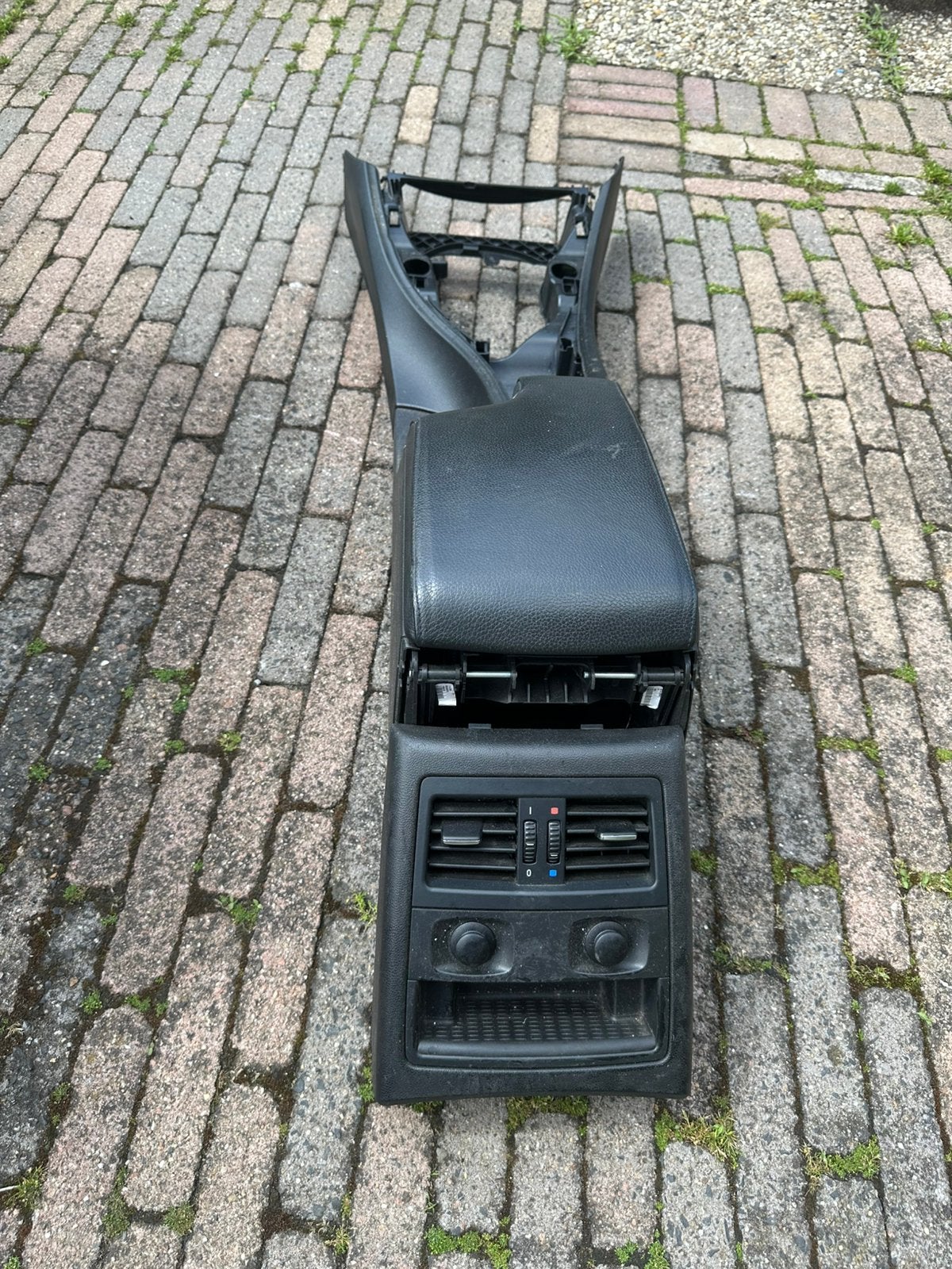 Bmw middenconsole met 12v aansluitingen e90 e91 e92 e93, Auto-onderdelen, Ophalen of Verzenden, BMW
