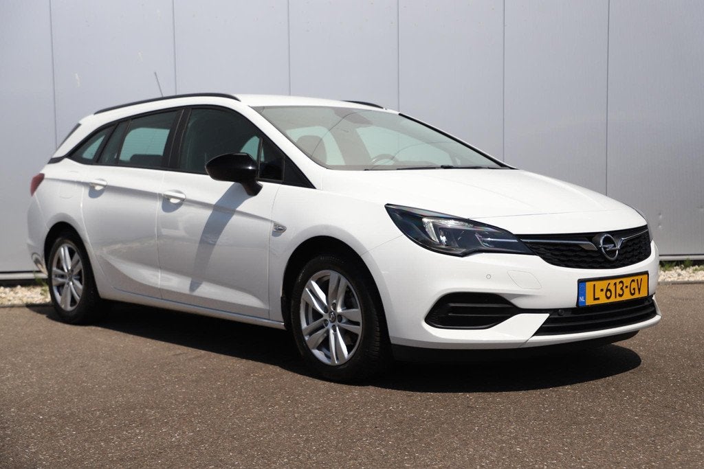 Opel Astra Sports Tourer 1.2 Edition 110PK Trekhaak Navigati, Stof, Gebruikt, 1199 cc, Met garantie (alle)