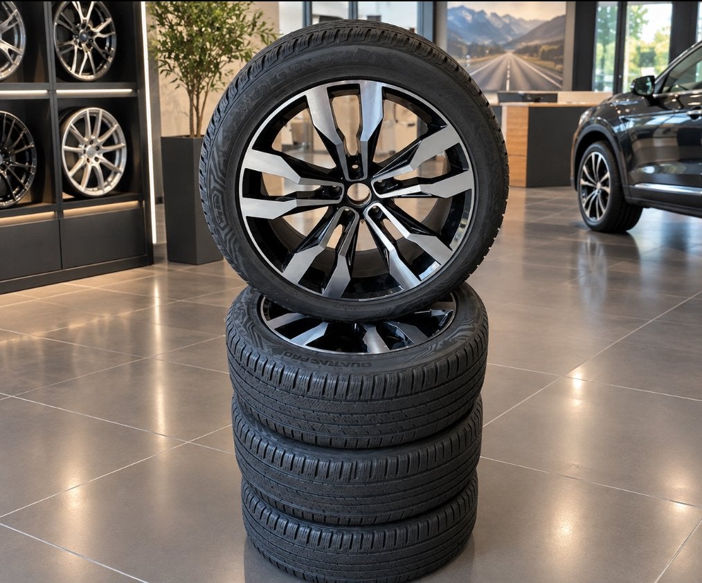 VW Suzuka 19 inch velgen met All Season banden, Auto-onderdelen, Gebruikt, Banden en Velgen, 235 mm, All Season