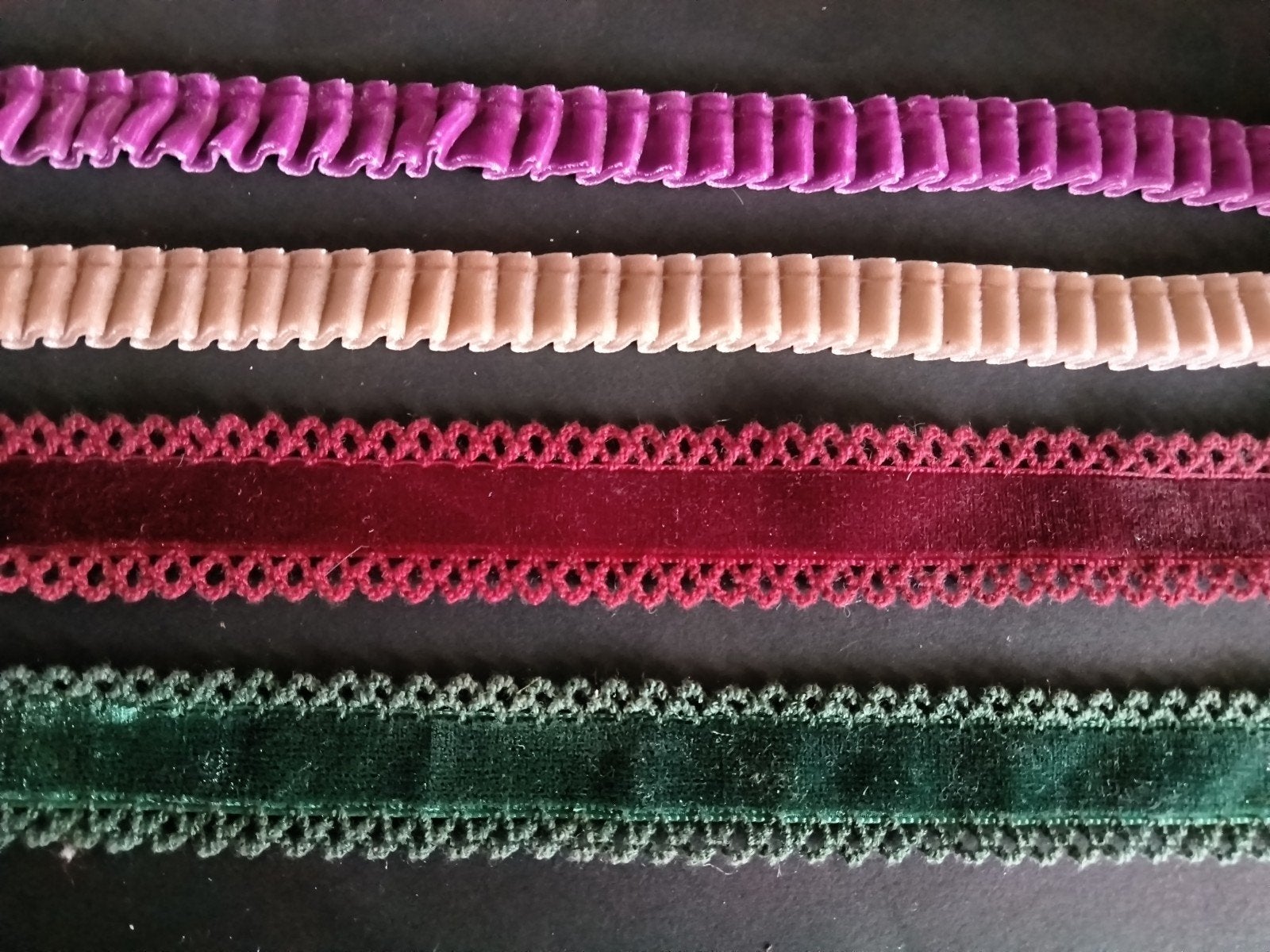 8 meter luxe fluweel band, Hobby en Vrije tijd, Naaien en Fournituren, Ophalen of Verzenden, Nieuw, Lint, Band of Elastiek