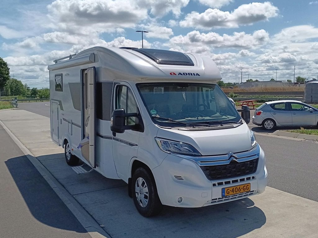 Adria Coral Axess 600SL (1054178), Standaard zit, Kluisje, Adria, 6 tot 7 meter