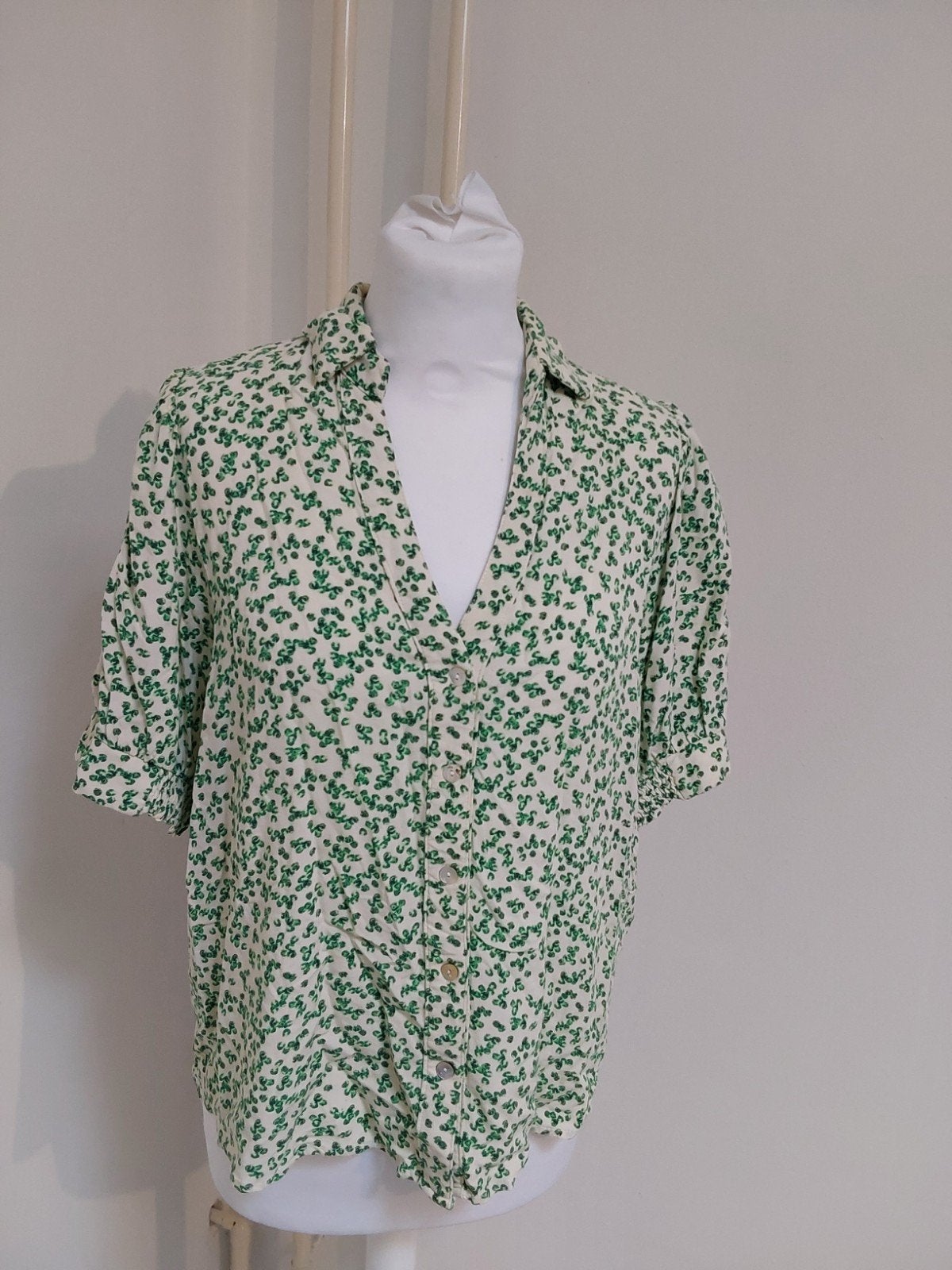 Prachtige blouse van Desires maat M met leuke allover print, Kleding | Dames, Maat 38/40 (M), Desires, Ophalen of Verzenden, Zo goed als nieuw