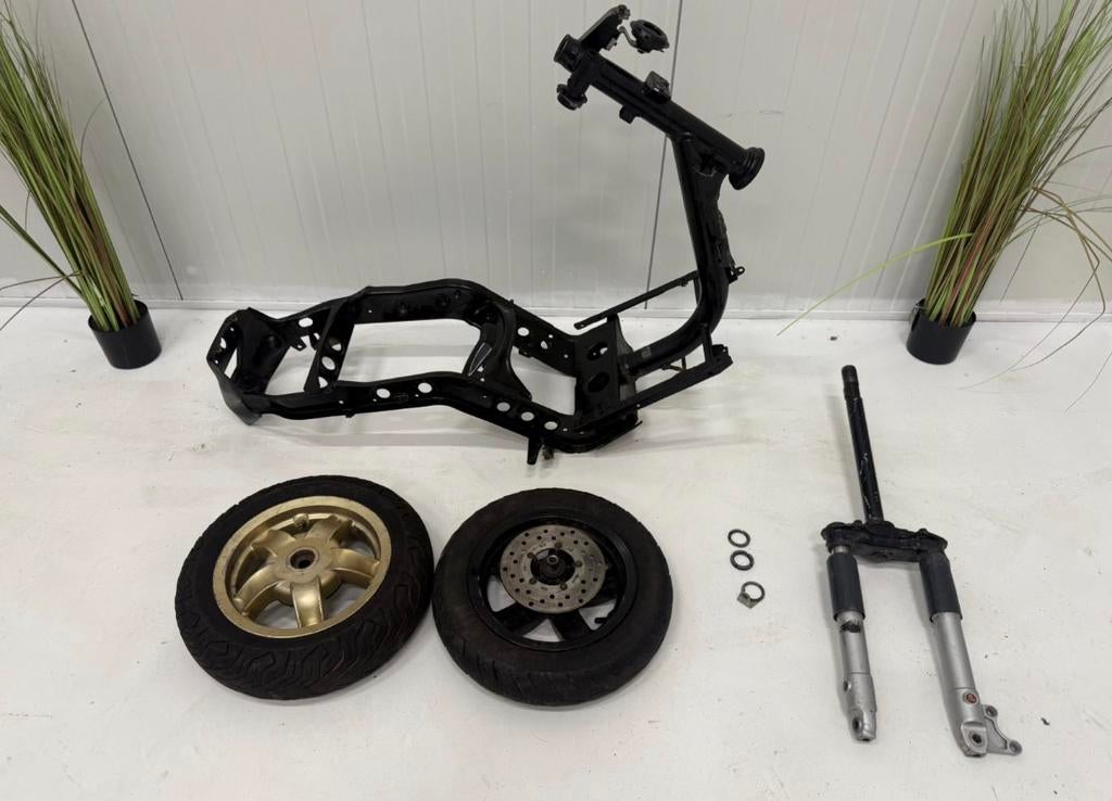 Piaggio zip frame met duitse papieren, Fietsen en Brommers, Ophalen of Verzenden, Zo goed als nieuw, Frame, Piaggio