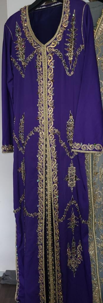 Prachtige paarse Marokkaanse Kaftan met gouden borduursels, Maat 38/40 (M), Overige typen, Paars, Ophalen of Verzenden