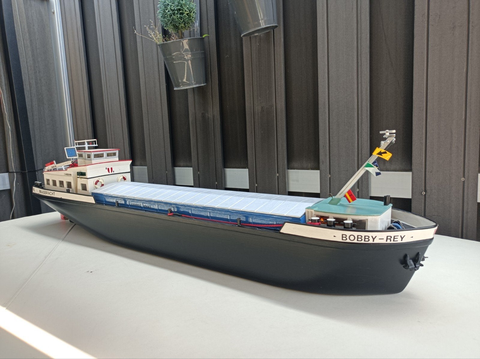 Mooi gebouwd binnenvaartschip RC, Hobby en Vrije tijd, Modelbouw | Boten en Schepen, Ophalen