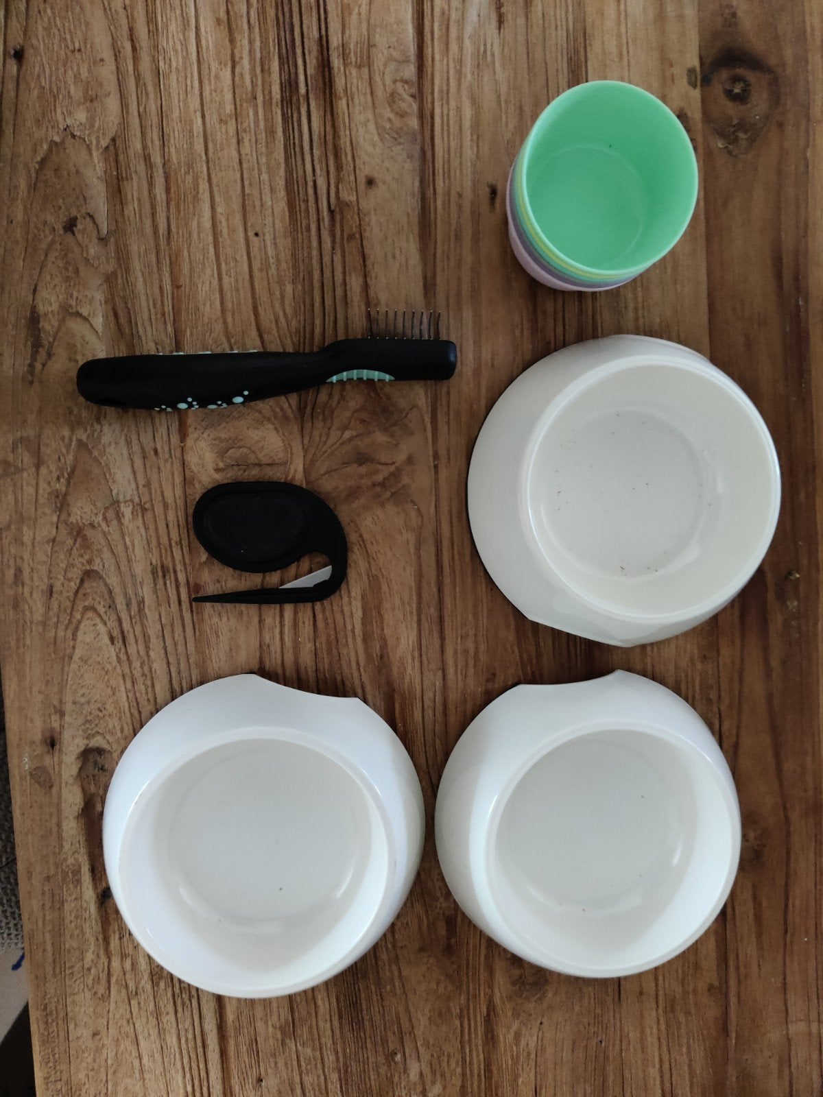 Katten kammen en voerbakjes, Ophalen