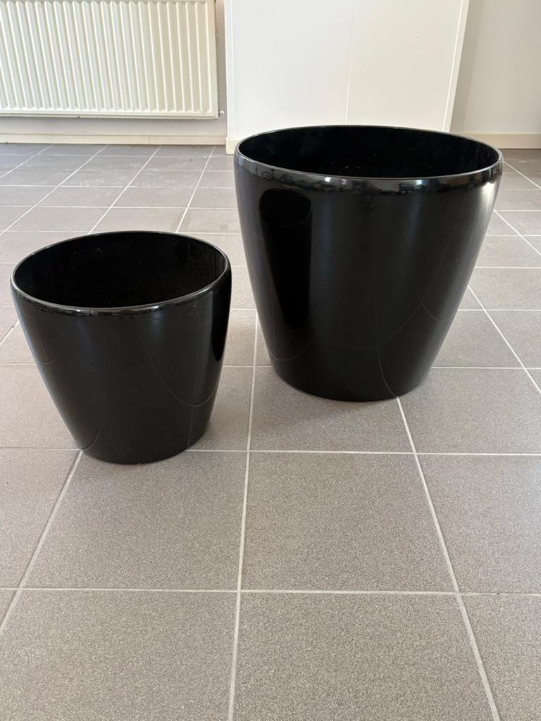 Set van 2 glanzend zwarte kunststof plantenbakken, Ophalen, Kunststof, Gebruikt, 40 cm of meer