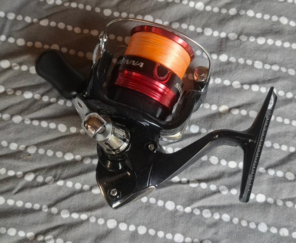 Shimano siënna 2500 met lijn, Ophalen of Verzenden, Zo goed als nieuw, Molen