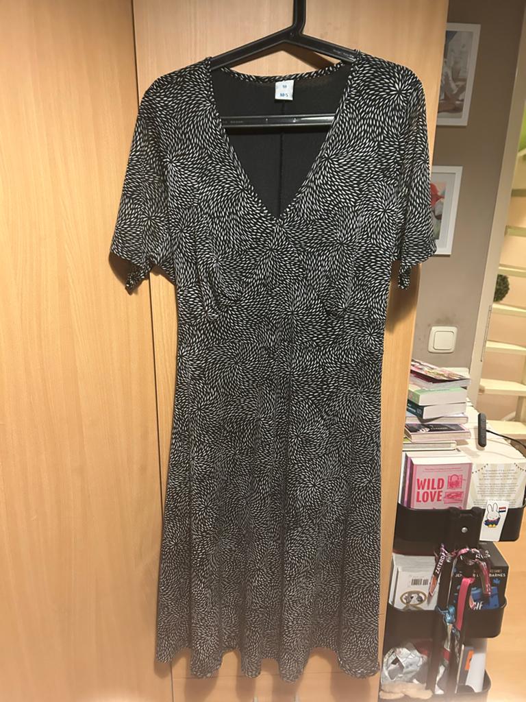 M&S Zwart-witte jurk met print, maat 50, Kleding | Dames, Jurken, Zo goed als nieuw, Maat 46/48 (XL) of groter, Zwart, Ophalen of Verzenden