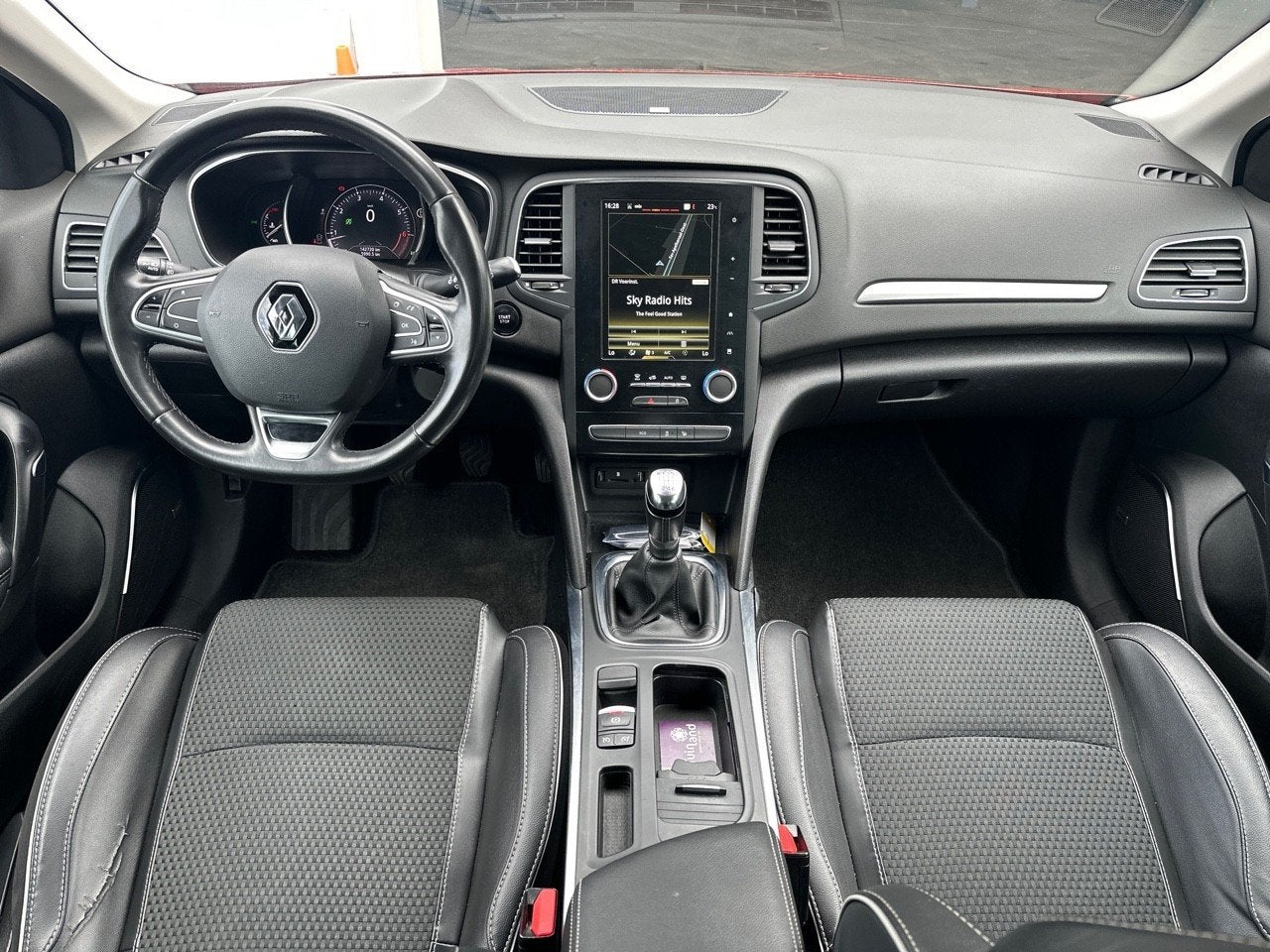 Renault Mégane Estate 1.2 TCe Bose CAMERA / CRUISE / BOSE /, Auto's, Renault, Voorwielaandrijving, Parkeersensor, 101 pk, Gebruikt