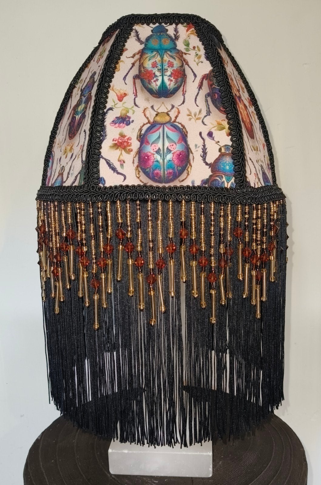 Unieke Lampenkap: Scarabeeën & Vintage Kralenband, 25 tot 50 cm, Nieuw, Ophalen of Verzenden, Overige kleuren