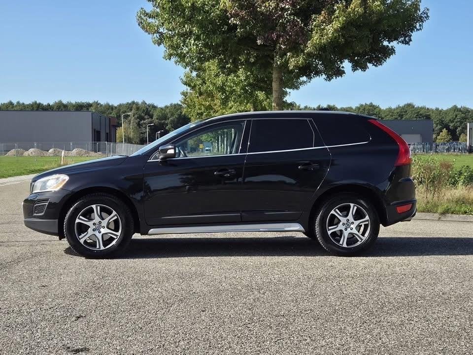Volvo XC60 2.4 D5 AWD Summum Pano Leer Grijs kenteken, Euro 5, 15 km/l, Gebruikt, 2000 kg