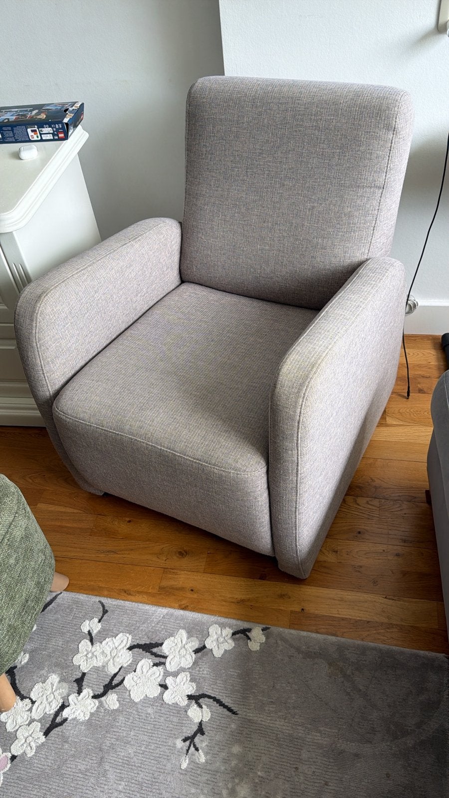 Comfortabele grijze fauteuil -, Huis en Inrichting, Fauteuils, Ophalen, Minder dan 75 cm, Zo goed als nieuw, Stof