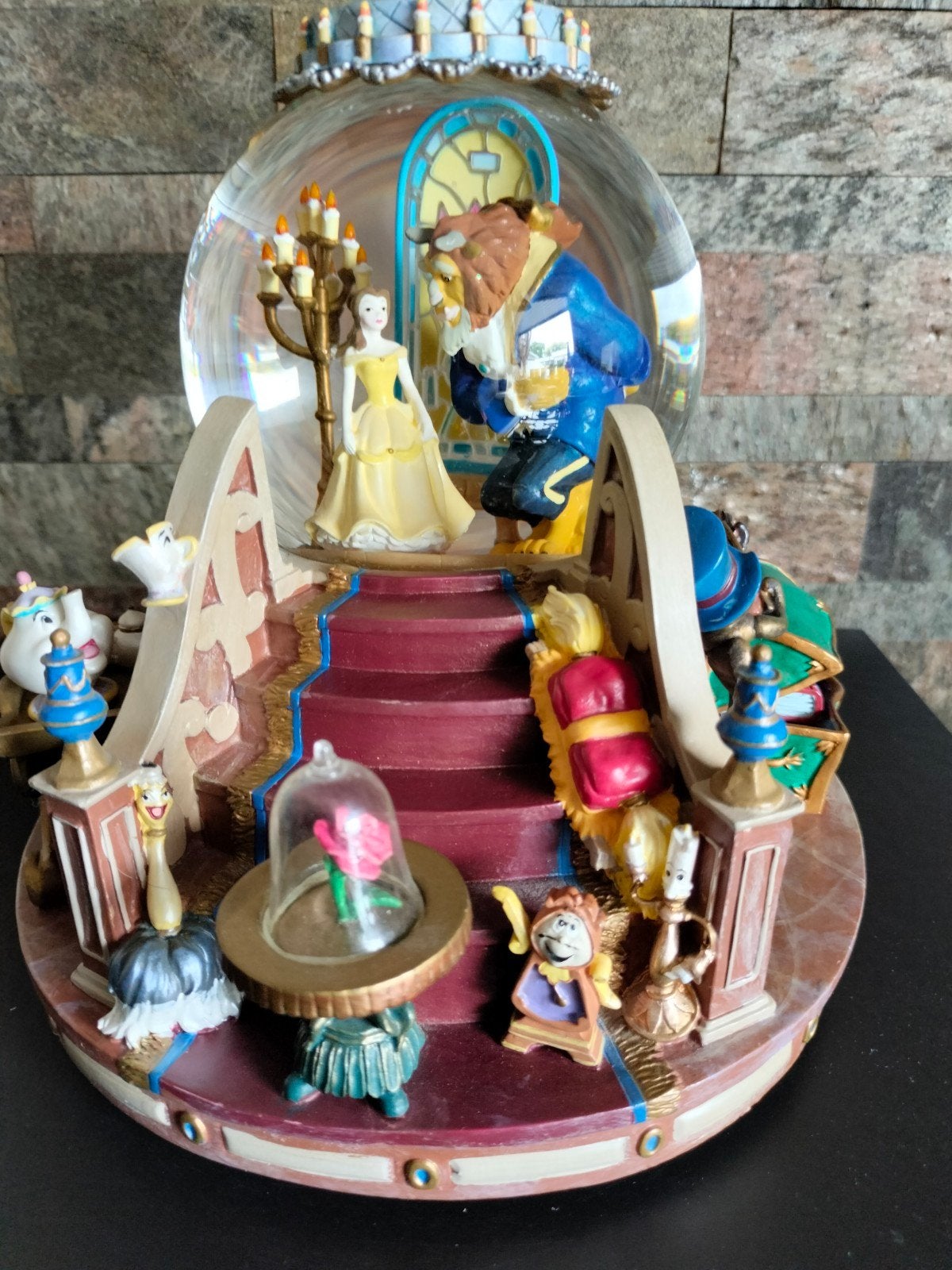 Disney snowglobe Belle en het beest, Ophalen of Verzenden, Assepoester of Belle, Zo goed als nieuw, Beeldje of Figuurtje