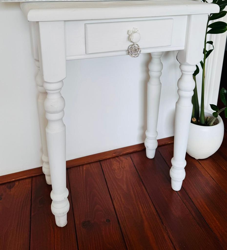 Charmant wit bijzettafeltje met lade en plank, Ophalen, Minder dan 55 cm, Gebruikt, 60 cm of meer