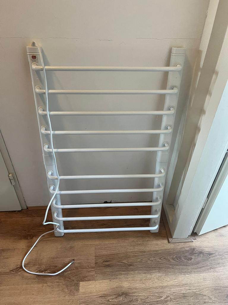 Elektrische handdoekverwarmer, Doe-het-zelf en Verbouw, Ophalen, Gebruikt, Radiator, Minder dan 60 cm