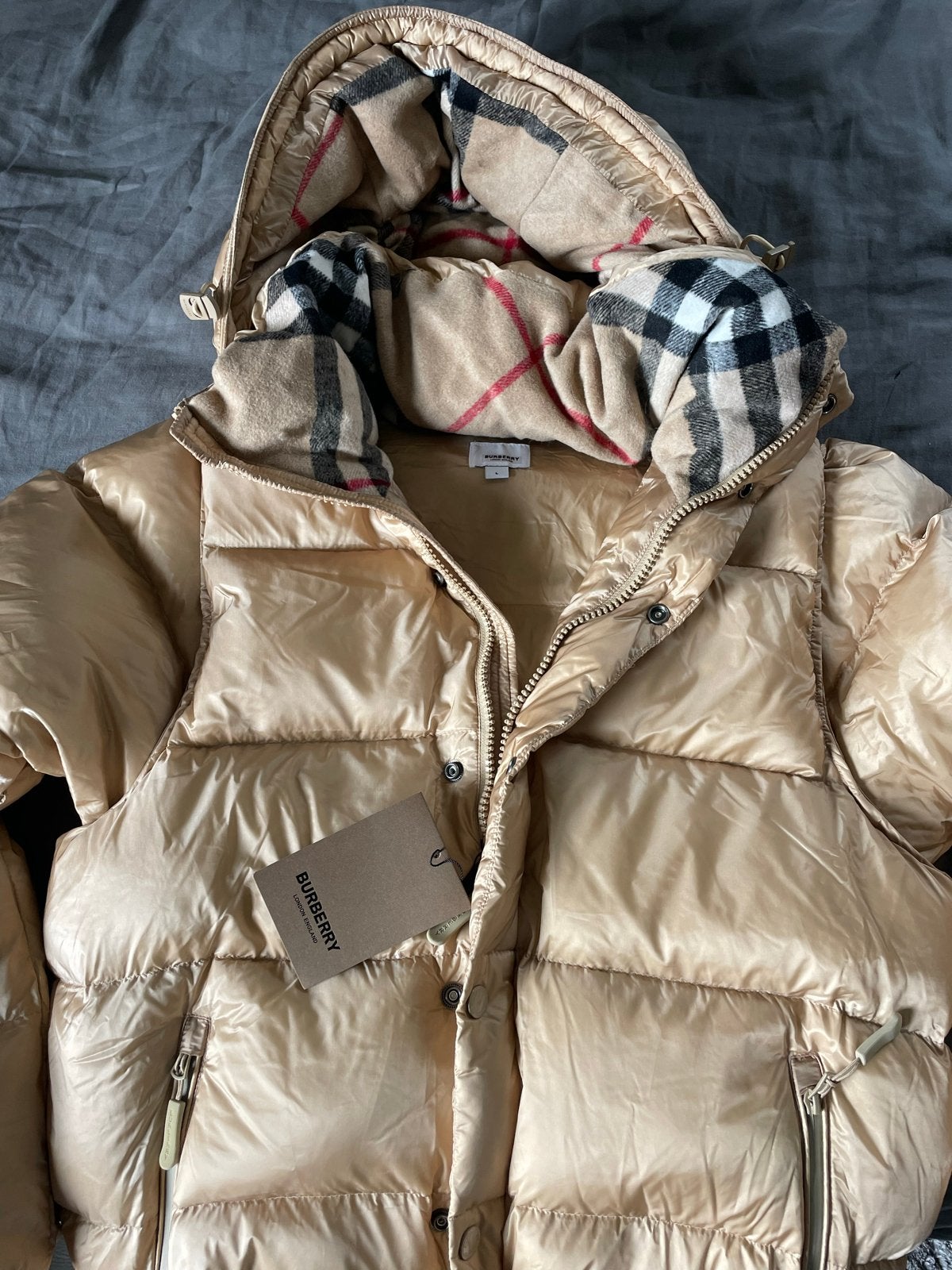 Burberry Puffer Jas - Nieuw met kaartjes, Ophalen of Verzenden, Nieuw, Maat 38/40 (M), Beige