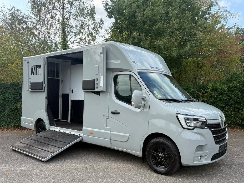 Renault Master MTM 2022 Hengsten Paardenwagen Horsetruck, Dieren en Toebehoren, Overige materialen, Gebruikt, Overige typen, Ophalen of Verzenden