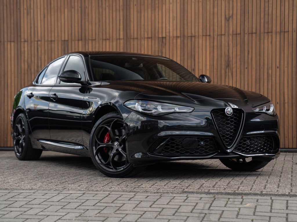 Alfa Romeo Giulia 2.0T 280pk GME AWD Competizione Q4 MY24 |, Auto's, Alfa Romeo, Zwart, 4 cilinders, Zwart, Bedrijf