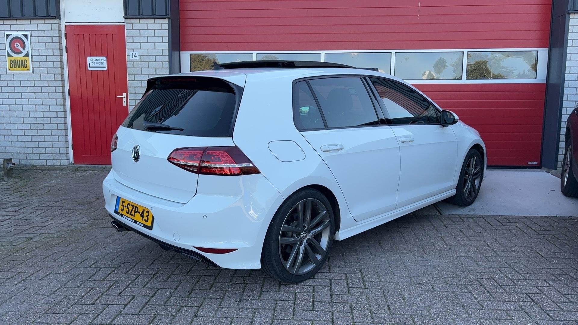 Volkswagen Golf 1.4 TSI Highline R-LINE / AUTOMAAT / PANORAM, Auto's, Euro 5, Gebruikt, 4 cilinders, Alcantara