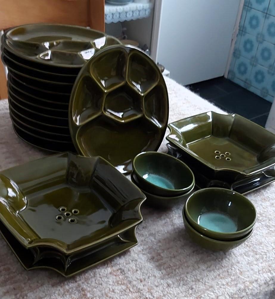 complet servies voor oa gourmet, Ophalen, Zo goed als nieuw, Effen, Aardewerk
