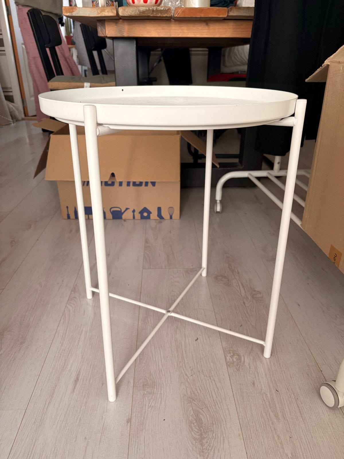 IKEA Gladom bijzettafel wit, zo goed als nieuw, Minder dan 55 cm, Metaal of Aluminium, Rond, Zo goed als nieuw