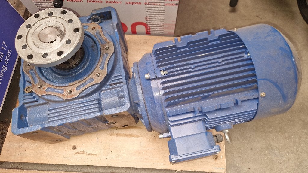 Elektromotor met haakse tandwielkast / wormwielreductor, Ophalen of Verzenden, Zo goed als nieuw, Elektromotor, Minder dan 1400 rpm