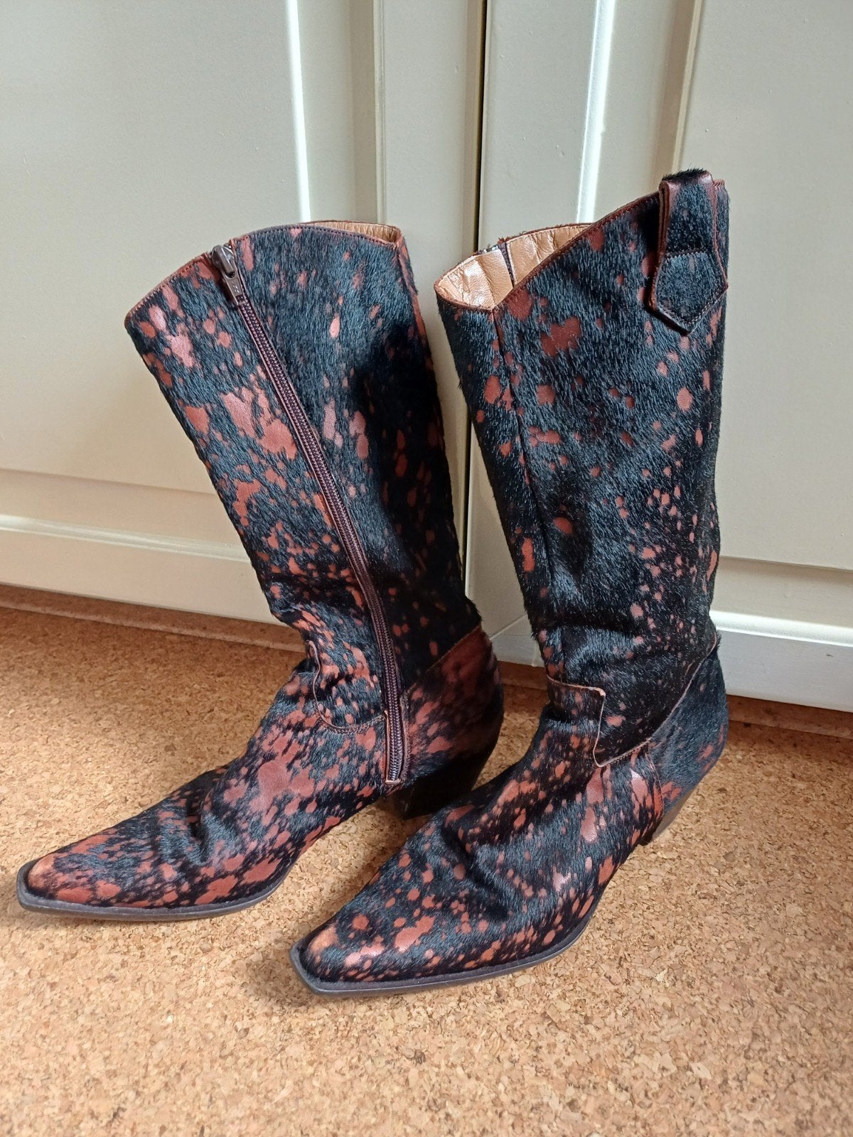 Echt leren laarzen met unieke print, maat 39, Kleding | Dames, Hoge laarzen, Zwart, Ophalen of Verzenden, Gedragen