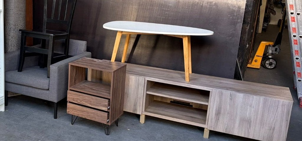 ALLES GAAT WEG voor 340 eur: bed, kastjes, bureau, tafel..., Ophalen