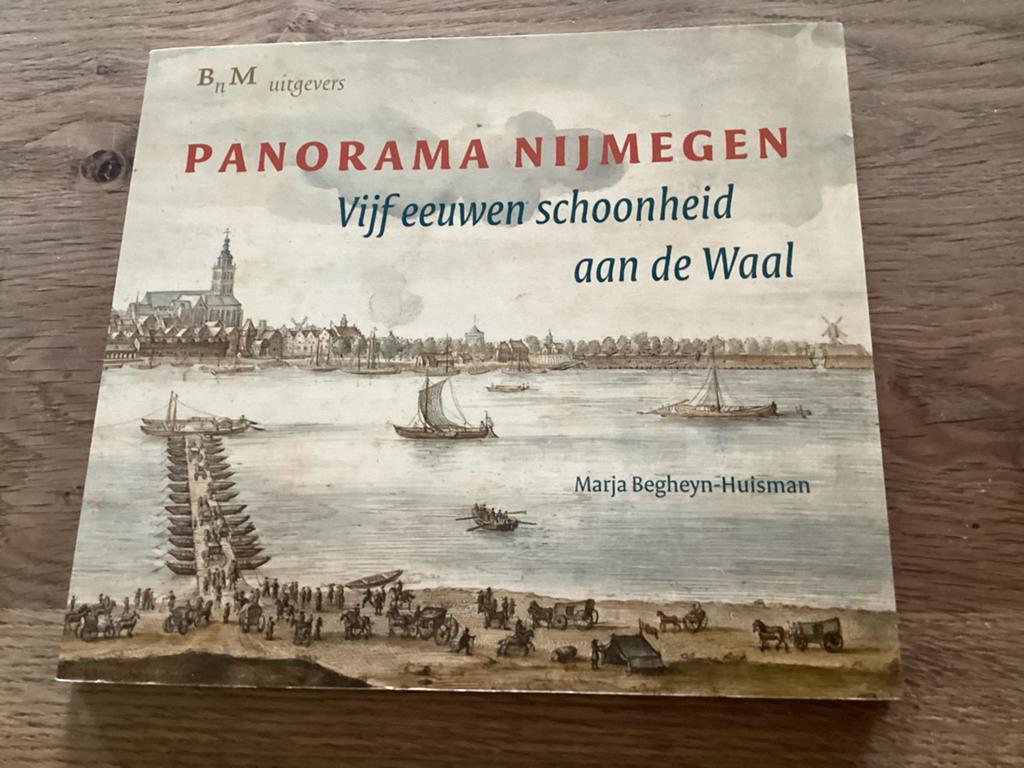 Panorama Nijmegen, Ophalen of Verzenden, Gelezen