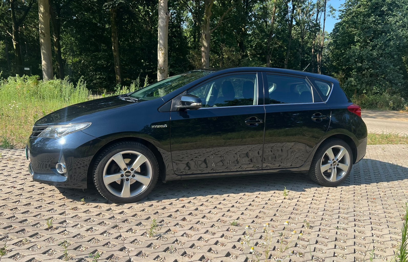 Toyota Auris 1.8 Full Hybrid 5DR CVT 2013 Grijs, Stof, 4 cilinders, Origineel Nederlands, 75 €/maand