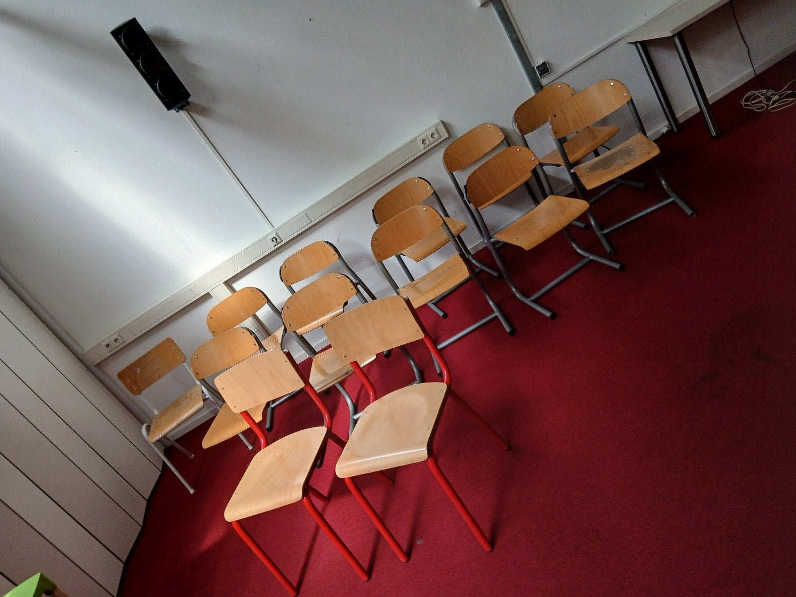 Partij schoolstoelen en tafels Ideaal voor klaslokaal of pro, Huis en Inrichting, Stoelen, Gebruikt, Overige kleuren, Ophalen of Verzenden