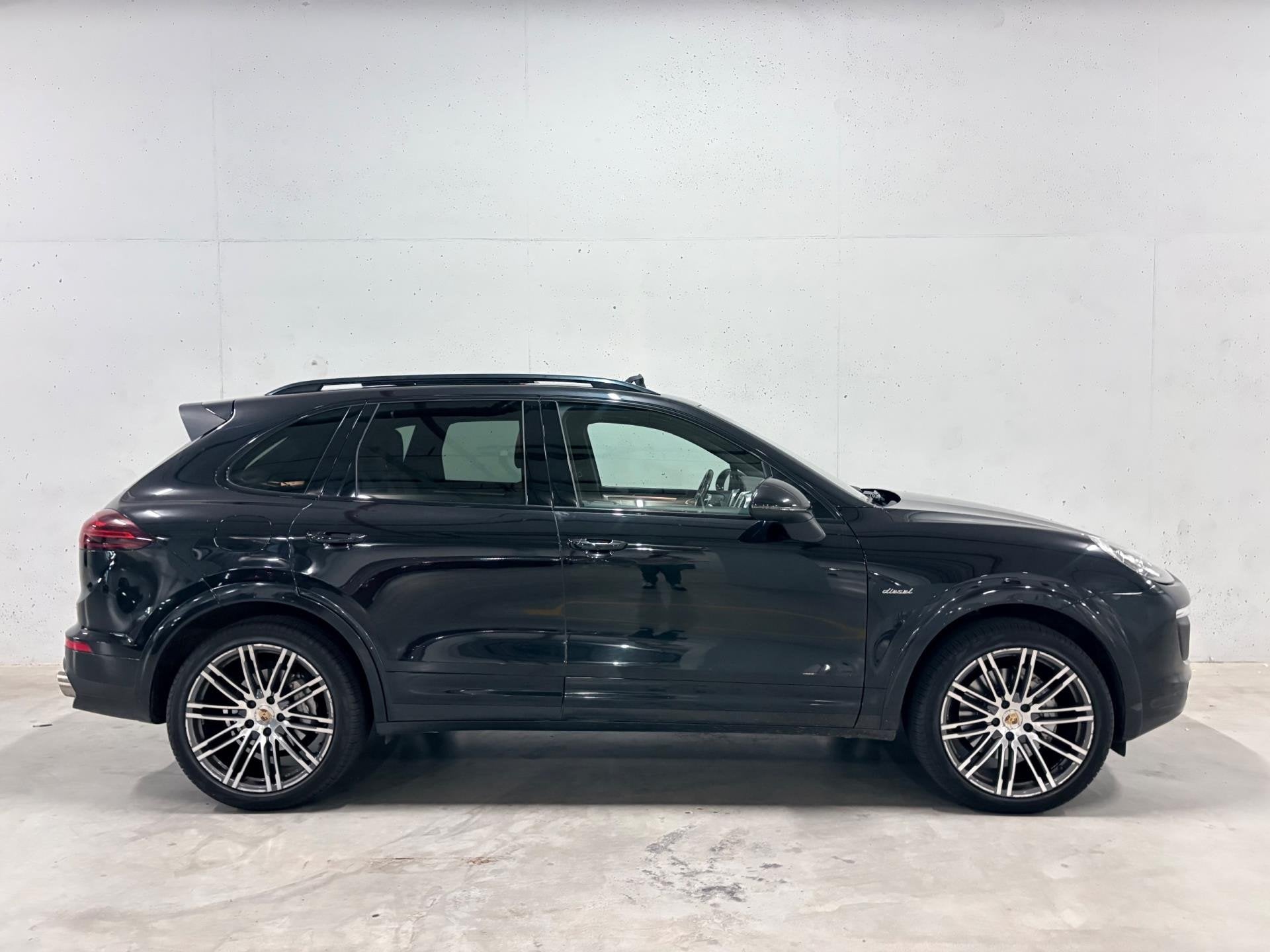 Porsche Cayenne 4.2 D S V8 Pano Chrono Design Trekh. 1e eige, Auto's, Gebruikt, Zwart, Bedrijf, Vierwielaandrijving