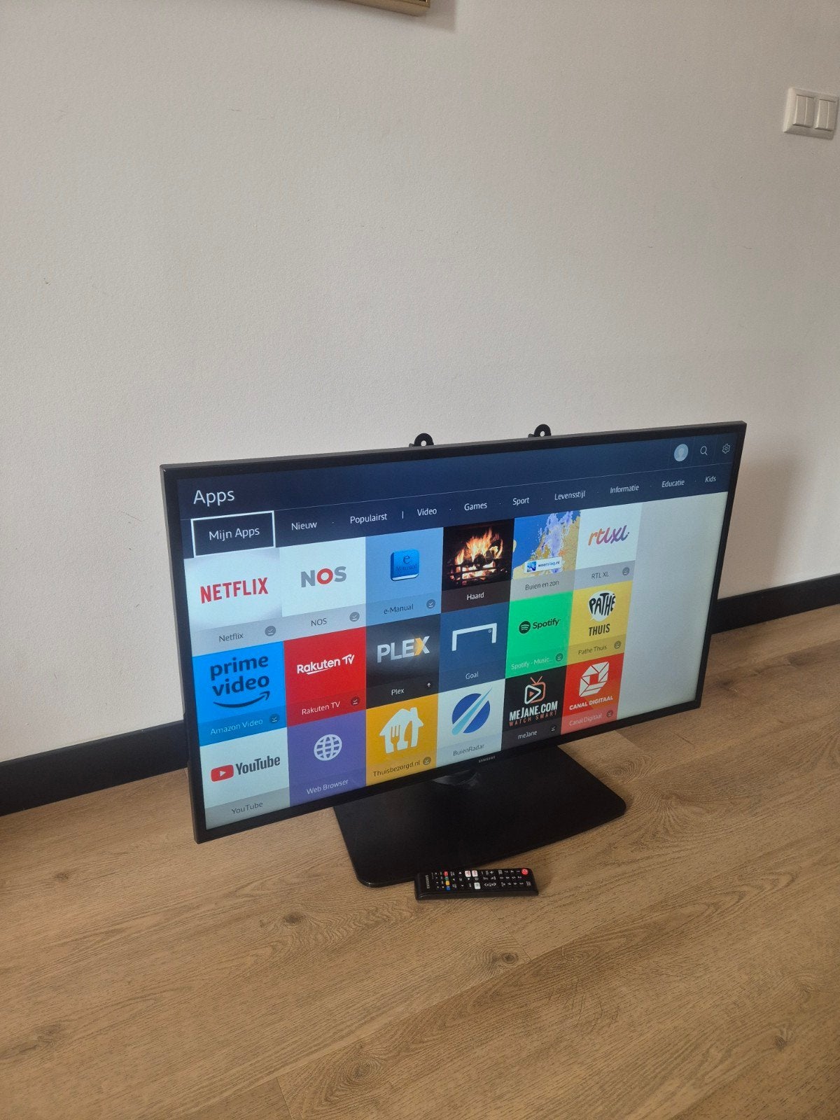 Samsung Smart TV 40 inch met verstelbare voet, Ophalen of Verzenden, Zo goed als nieuw, Samsung, 100 cm of meer