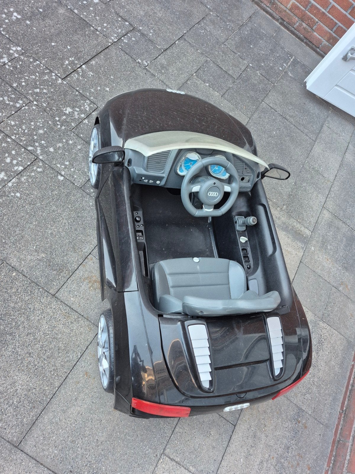 Electrische auto met radio, Audi, Ophalen