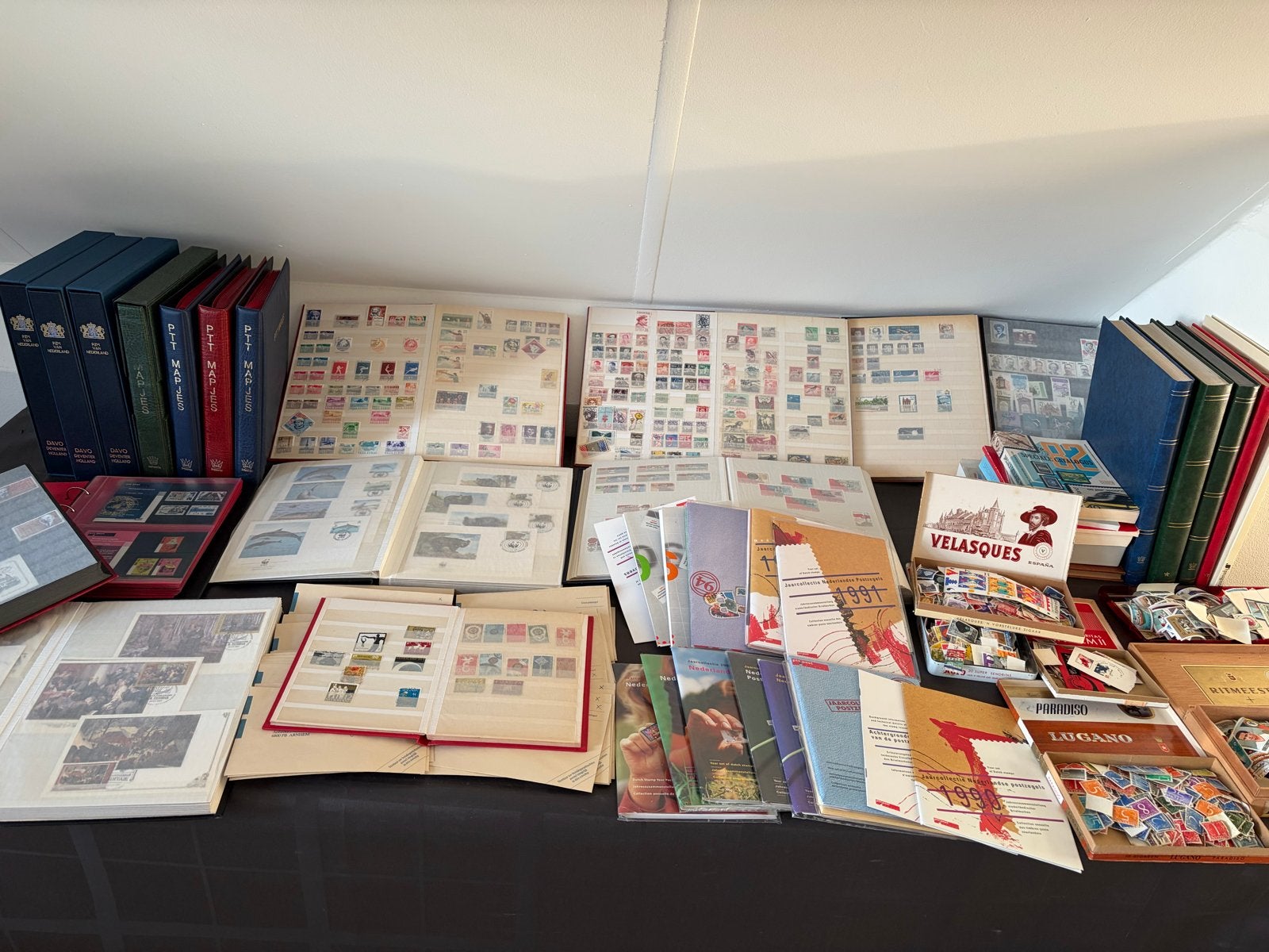 Grote postzegelcollectie: Davo, jaarcollecties, internationa, Ophalen, Nederland en Buitenland