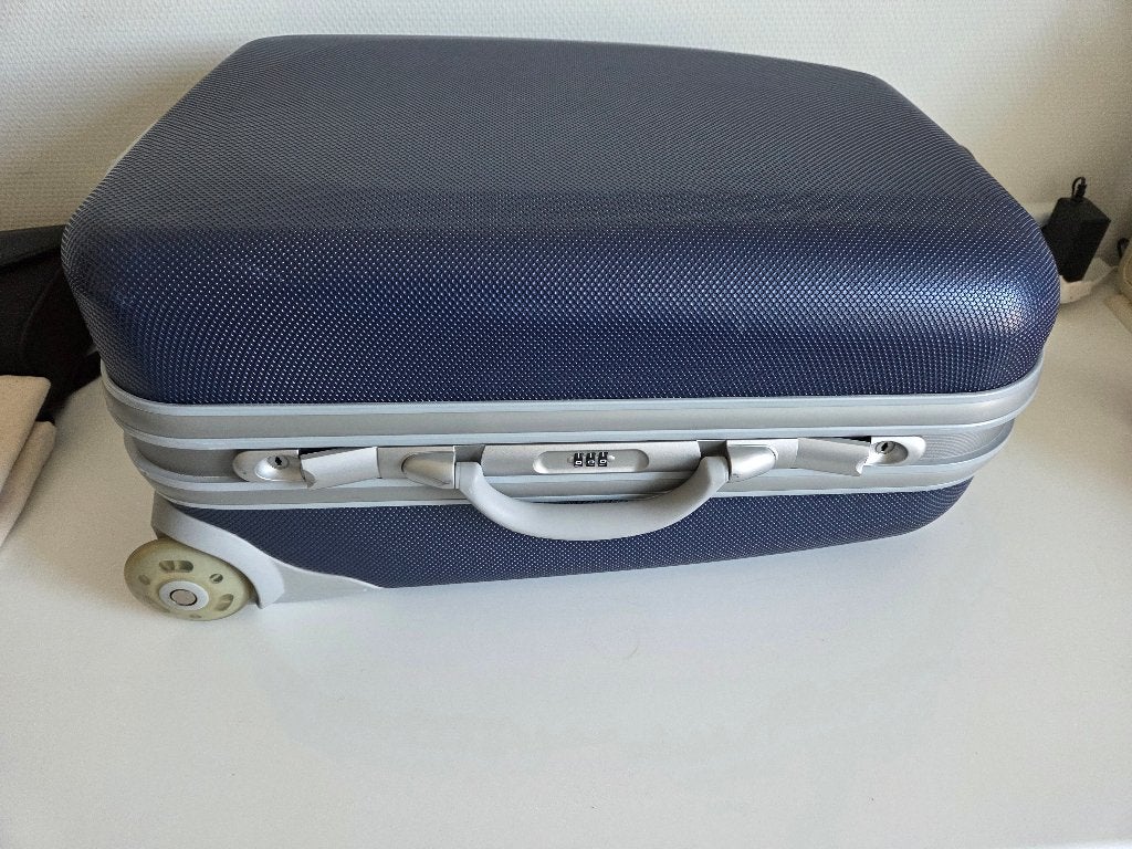 Blauwe reiskoffer merk American Tourister, Sieraden, Tassen en Uiterlijk, Koffers, Gebruikt, 50 tot 60 cm, Hard kunststof, 35 tot 45 cm