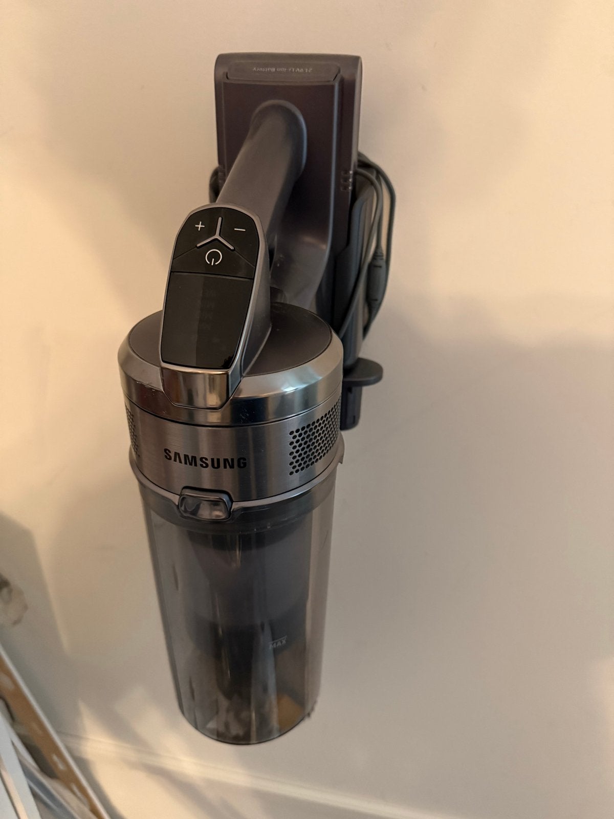 Samsung Jet 75 Pro steelstofzuiger met dweilfunctie, Ophalen, Draadloos, Zo goed als nieuw, Minder dan 1200 watt