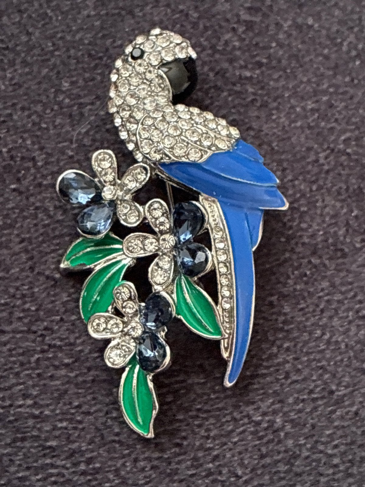 Prachtige Broche Papegaai met Bloemen en Kristallen, Met kristal, Overige materialen, 4 tot 7 cm, Blauw