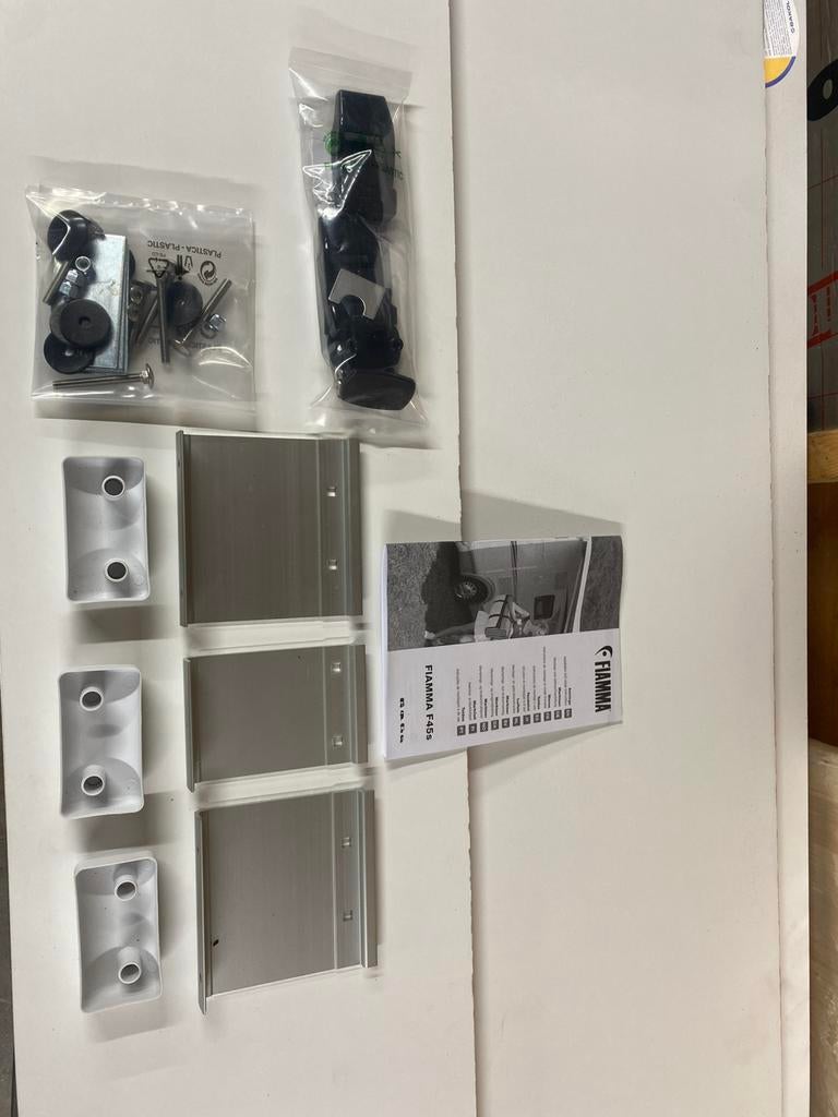 Wand montage set fiamma 45s luifel, Huis en Inrichting, Ophalen, Zo goed als nieuw