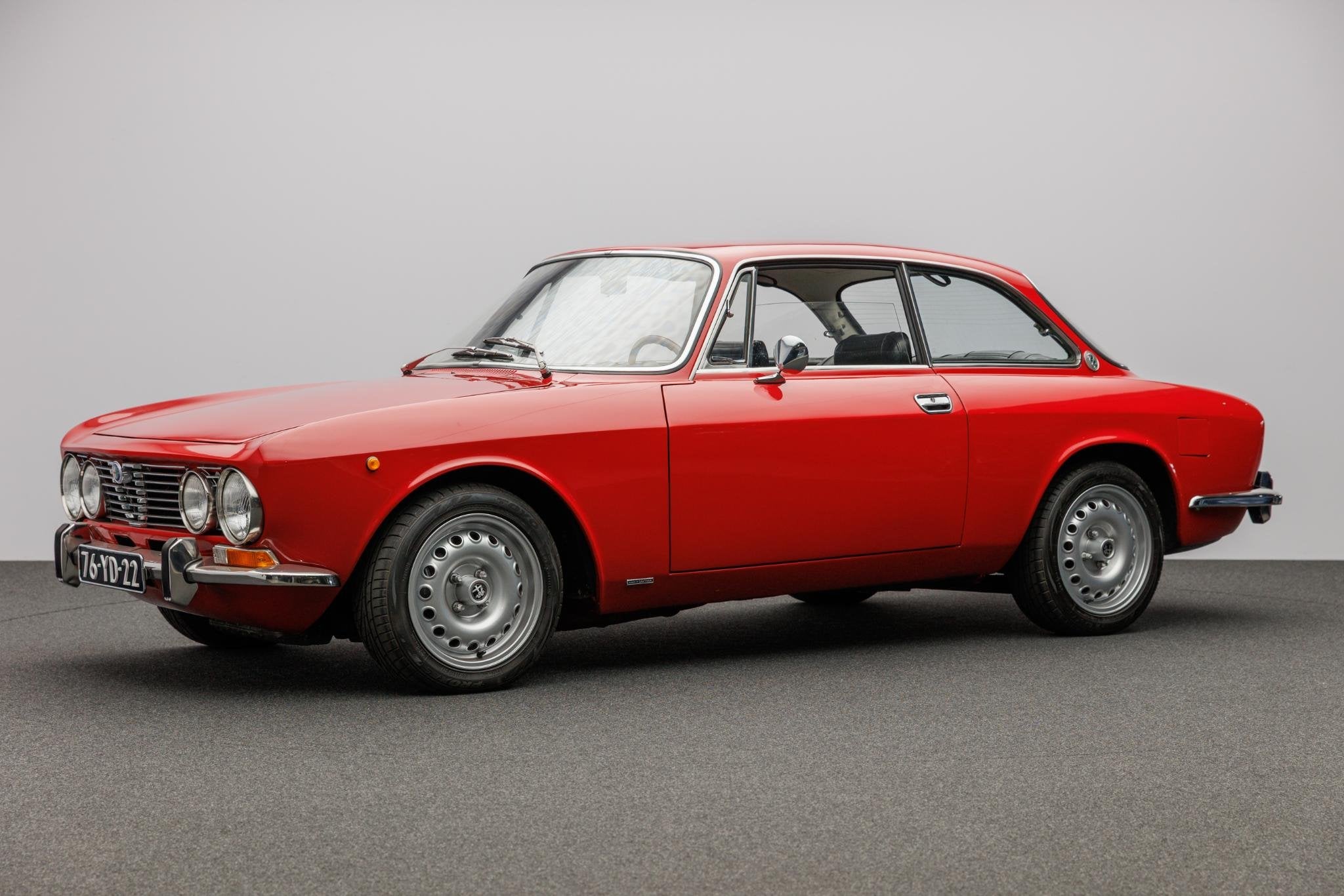 Alfa romeo GTV 2000 Bertone 105, Auto's, Oldtimers, Stof, Zwart, 4 stoelen, Bedrijf